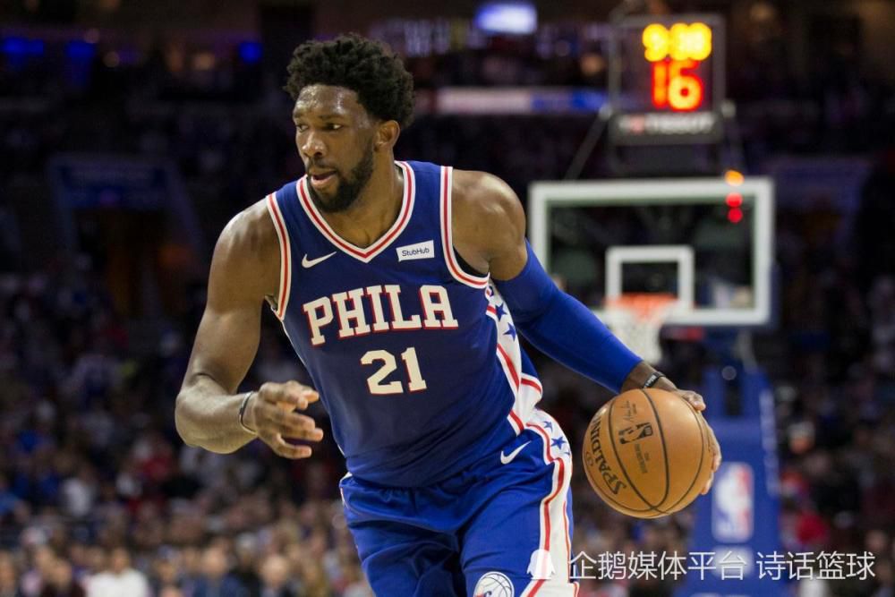 场边的穆里尼奥对此很不满，他大声抗议说：“太过分了，你继续这么踢。